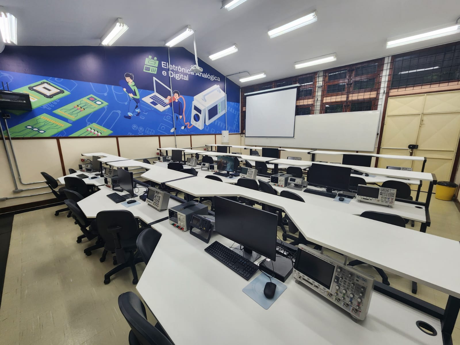 Laborat&oacute;rio de Eletr&ocirc;nica I